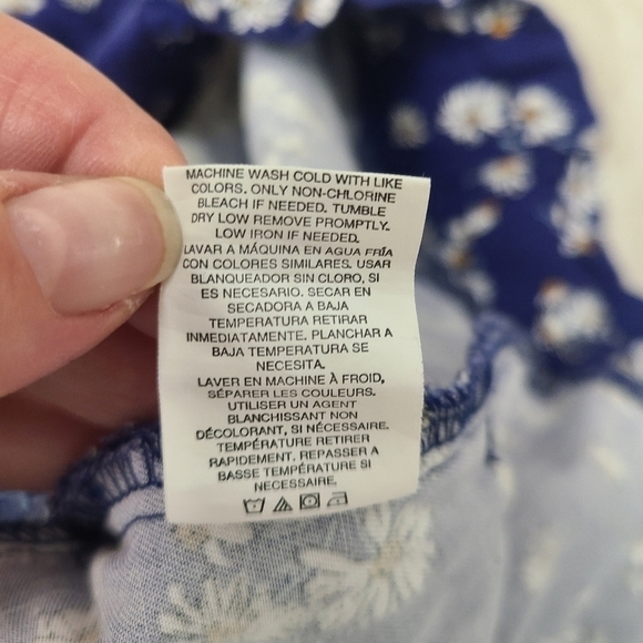 THREAD + Supply Blue Floral Paperbag Shorts - Size Medium - Picture 4 of 5